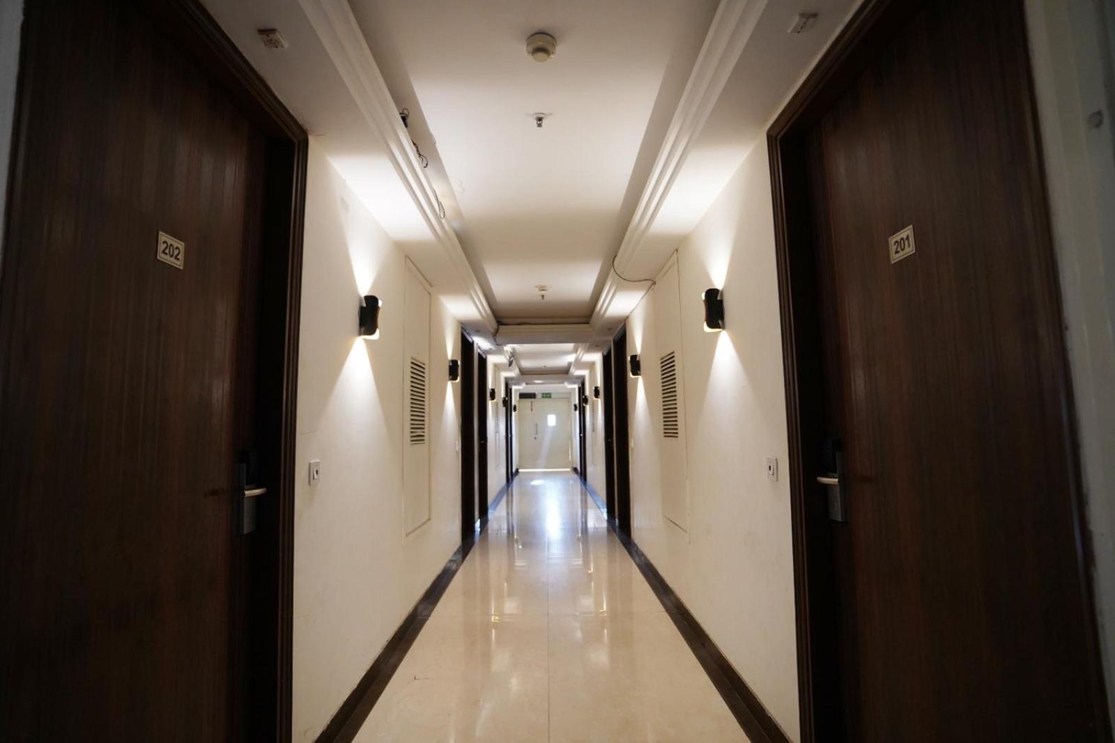 Hotel Leo Saffron - Pitampura Delhi Zewnętrze zdjęcie
