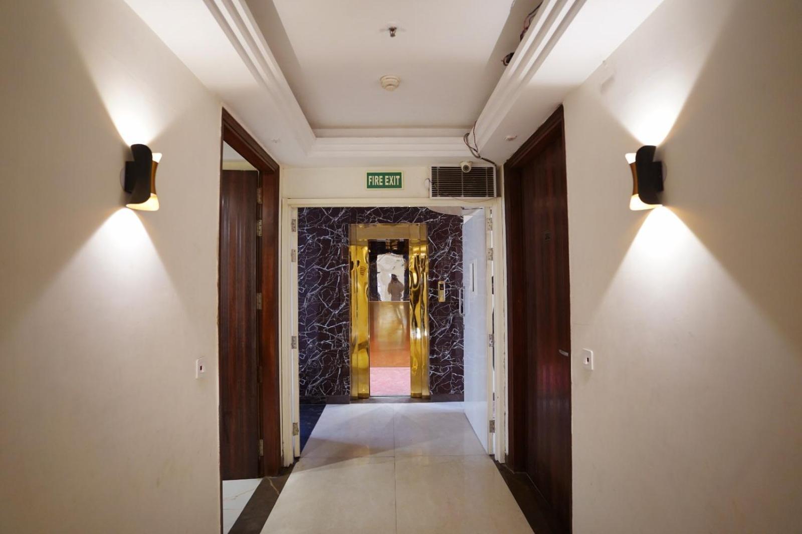 Hotel Leo Saffron - Pitampura Delhi Zewnętrze zdjęcie