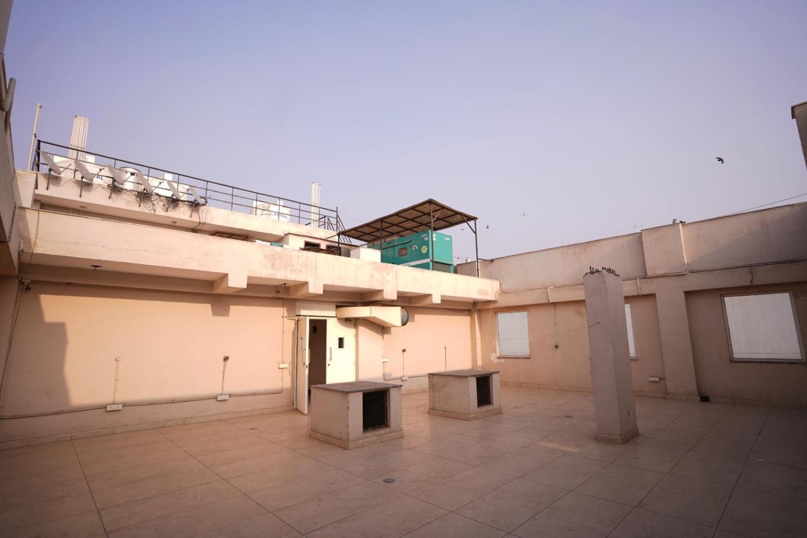 Hotel Leo Saffron - Pitampura Delhi Zewnętrze zdjęcie