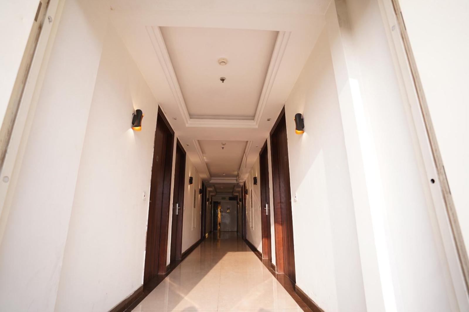 Hotel Leo Saffron - Pitampura Delhi Zewnętrze zdjęcie