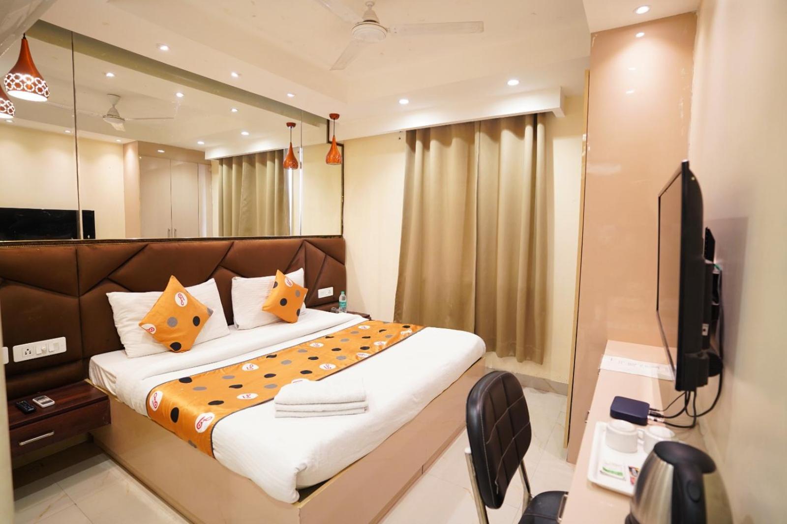 Hotel Leo Saffron - Pitampura Delhi Zewnętrze zdjęcie