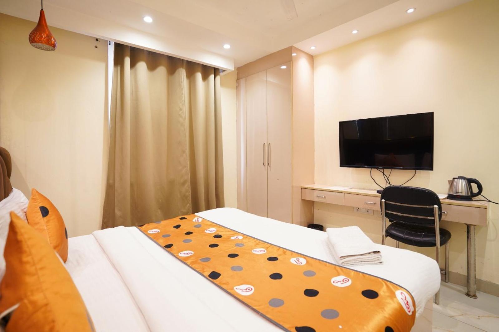Hotel Leo Saffron - Pitampura Delhi Zewnętrze zdjęcie